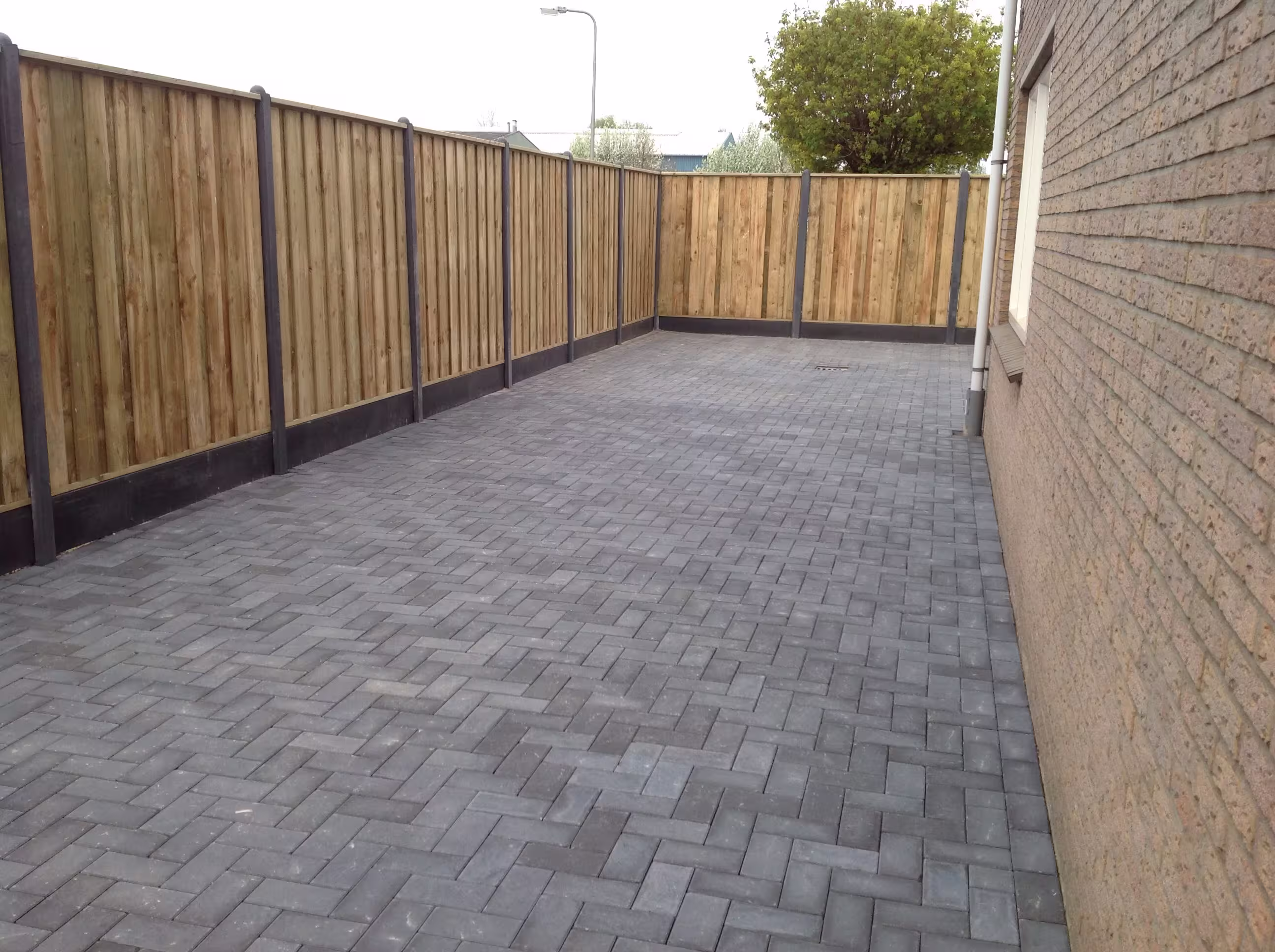 Vakkundige bestrating voor oprit en terras